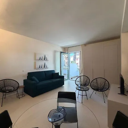 Monolocale Acacia Apartmán *